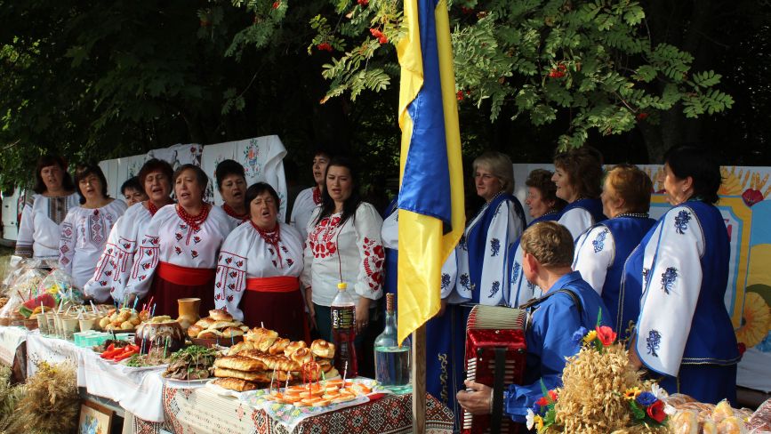 Борщ, вареники та коровай: у Козятині провели фестиваль-ярмарку від сільських громад на день Незалежності України