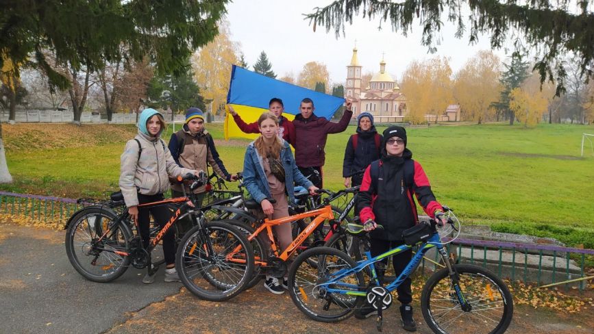 Подолали 16 кілометрів: гуртківці Вернигородоцького ліцею провели велоподорож