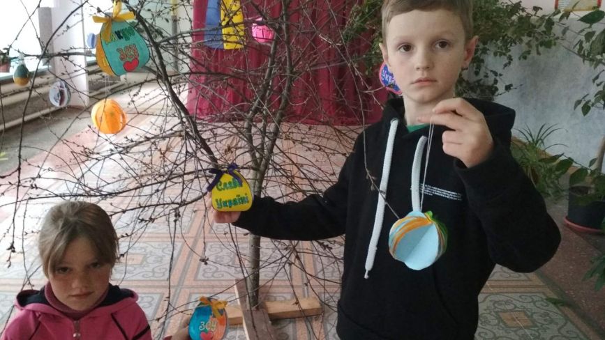 Символ свята: у кордишівській гімназії створили Великоднє дерево