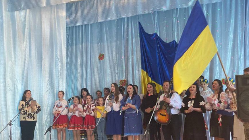 На благодійному концерті у Зозулинцях в підтримку ЗСУ зібрали понад 27 тисяч гривень