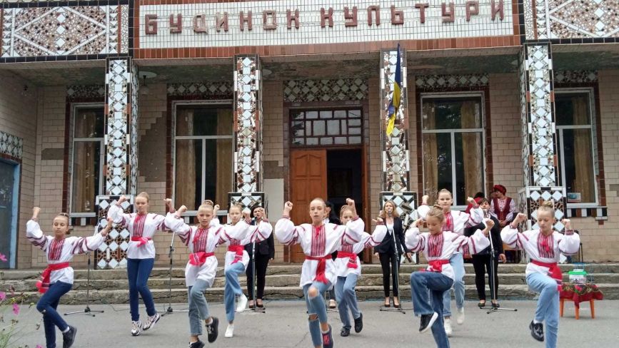 На культурно-мистецьких акціях в підтримку ЗСУ глухівчани зібрали понад 20 тисяч гривень