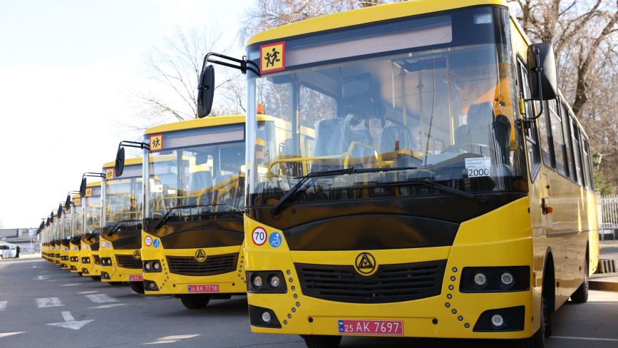 Дві громади отримають нові шкільні автобуси