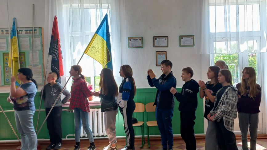 День Європи в Білопіллі: учні знайомилися з країнами з ЄС та отримали подарунки