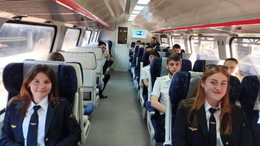 Козятинські студенти знайомились з організацію роботи у швидкісних поїздах Інтерсіті