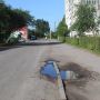 Яма з водою на вулиці Грушевського не вписалася в 645 м.кв ремонту
