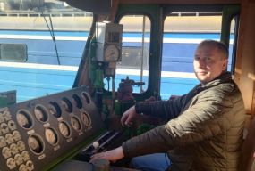 «Стільки провів поїздів, що кілька разів можна обгорнути земну кулю»