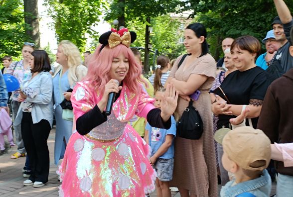 Пінна вечірка, фотосесія з Горилою, Кроликом і Песиком, футболки з локаціями Козятина — на День міста влаштували дитяче свято