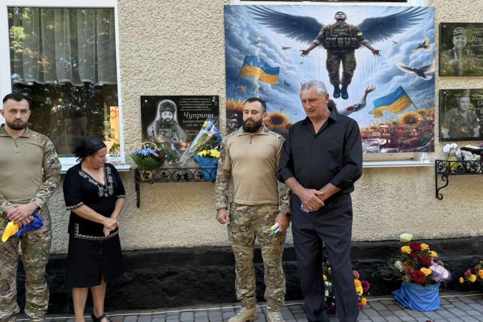 У Миколаївці відкрили меморіальну дошку Герою Дмитру Чуприні