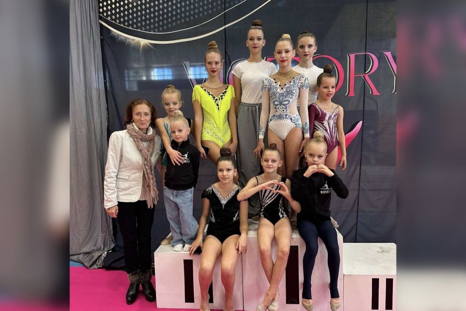 Козятинські гімнастки після обласних змагань «засипали» місто «золотом»