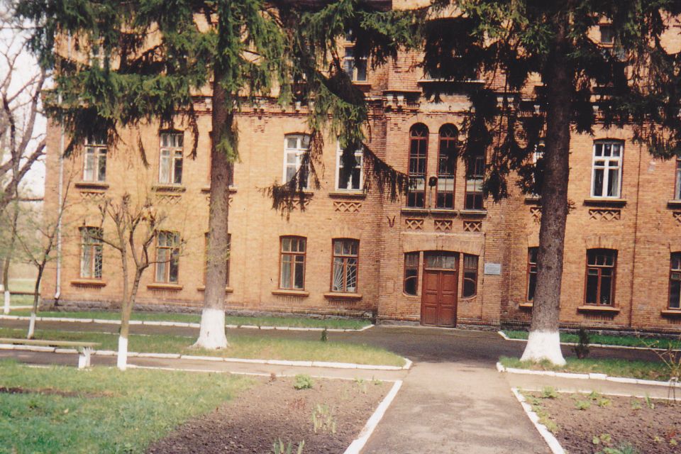 Понад 100 років тому поміщиця Струкова передала в дар свої землі для школи у Махаринцях