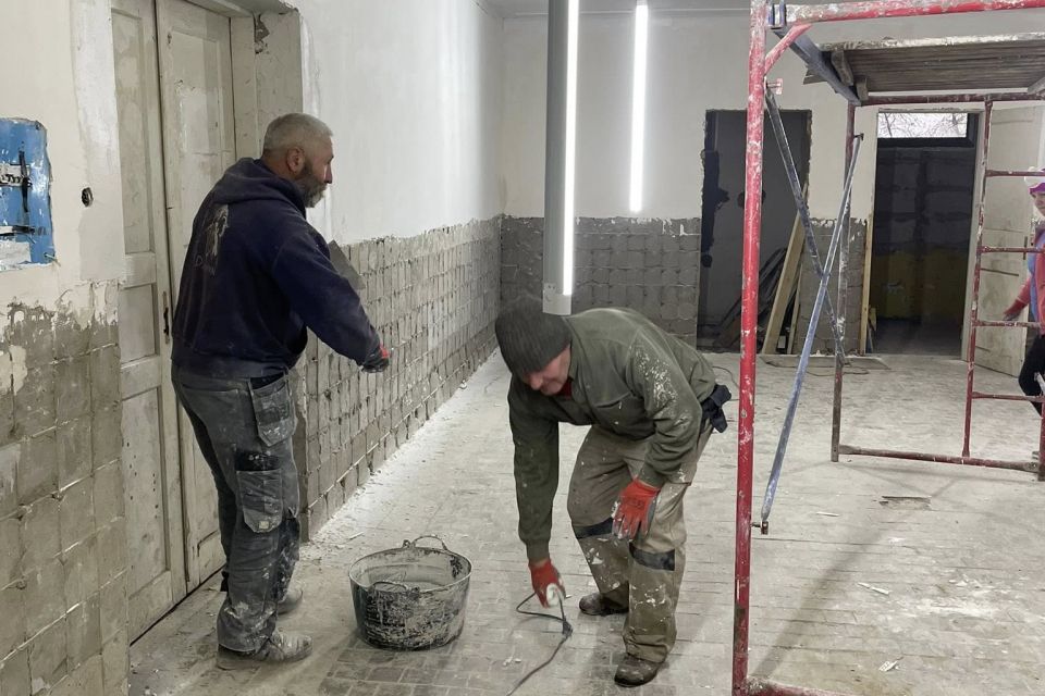 Буде сучасно та комфортно:  у Козятині ремонтують спортивну залу «Молодіжний»