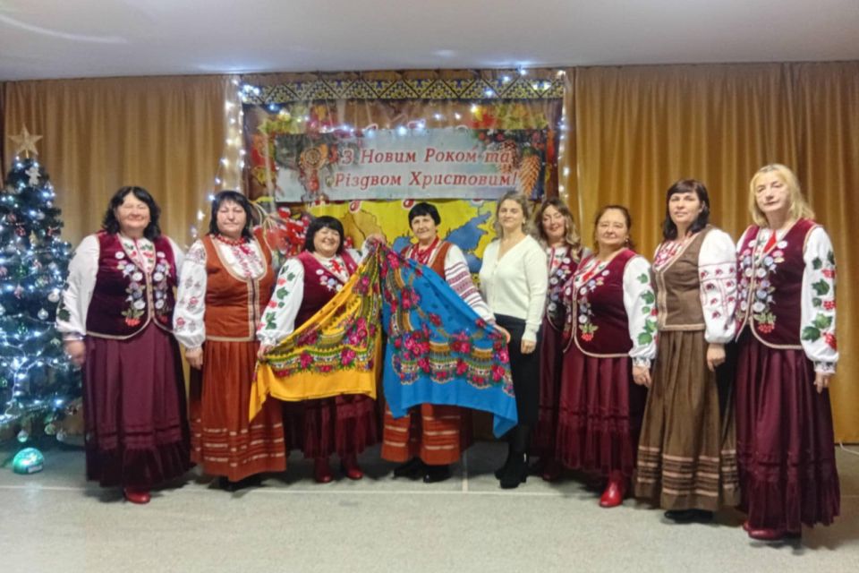 «Жінки нашого краю в барвах української хустки»