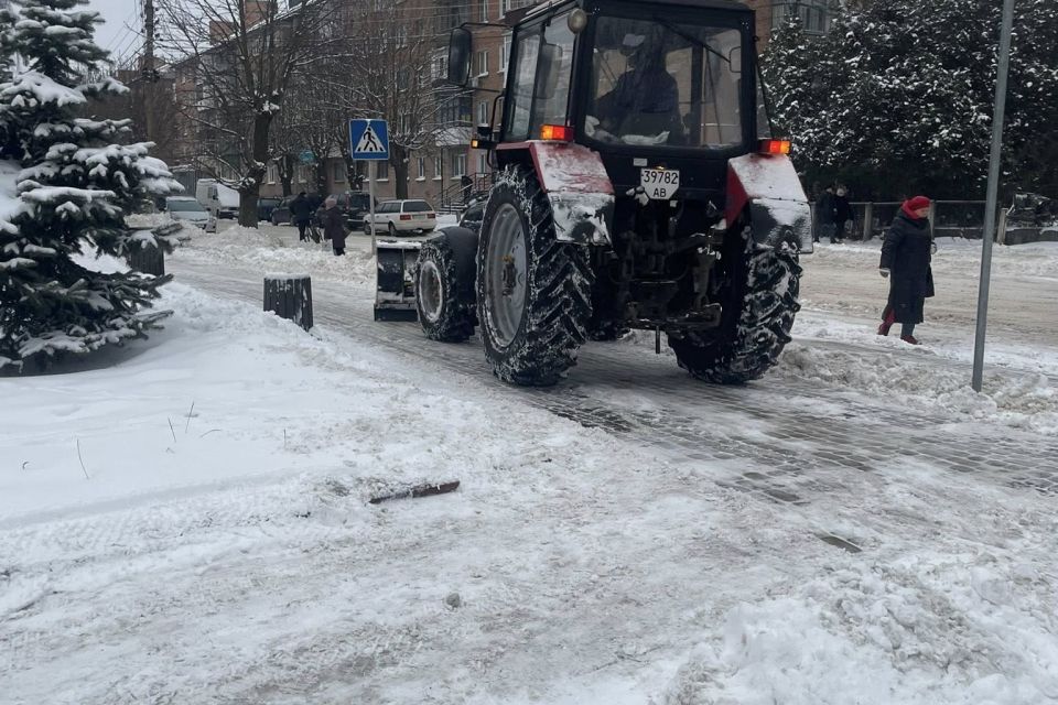 Складні погодні умови. У Козятині задіяна вся наявна комунальна техніка