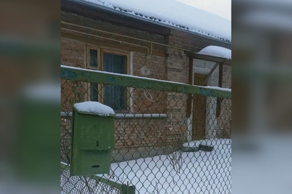 У Глухівцях стався злочин. Від будинку загиблого Героя вкрали прапор