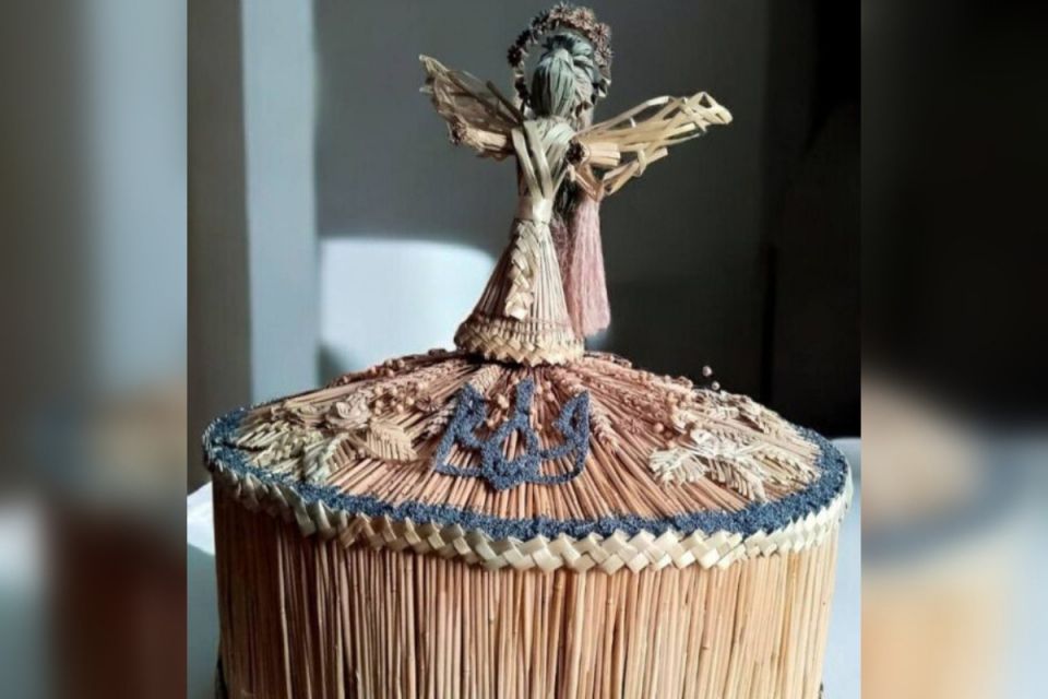 Глухівчанка представила свої унікальні вироби з соломи і отримала високу відзнаку