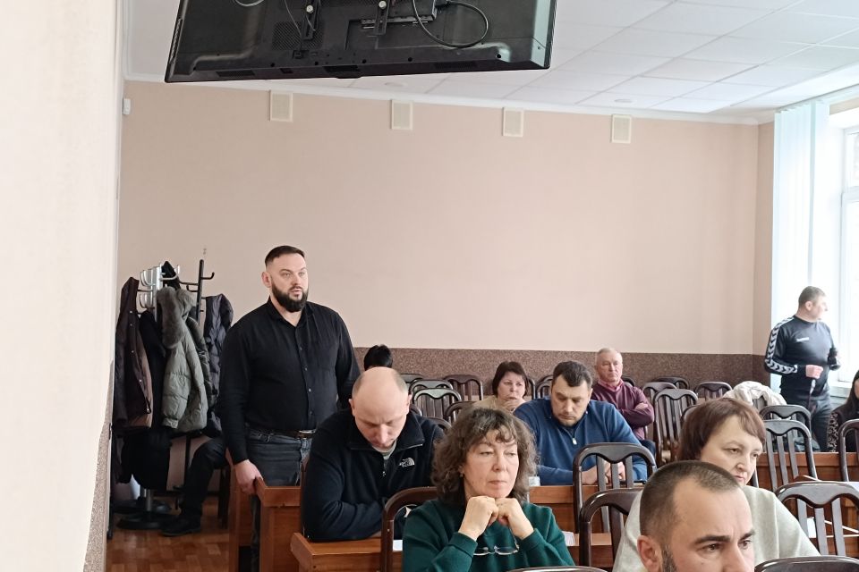 «Батьки збираються скидатися грошима і купувати генератор, нам має бути соромно при півмільярдному бюджеті»