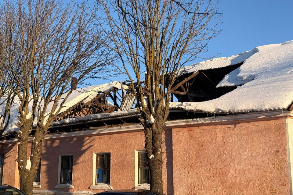 У будівлі колишньої бані провалився дах