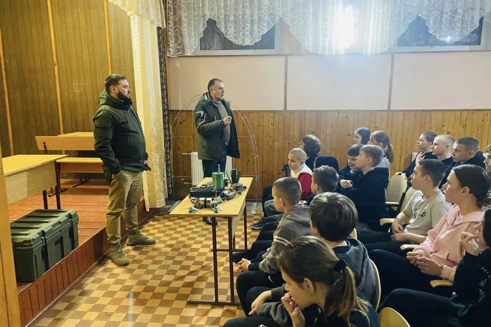 У Козятинській гімназії №6 провели навчання з мінної безпеки