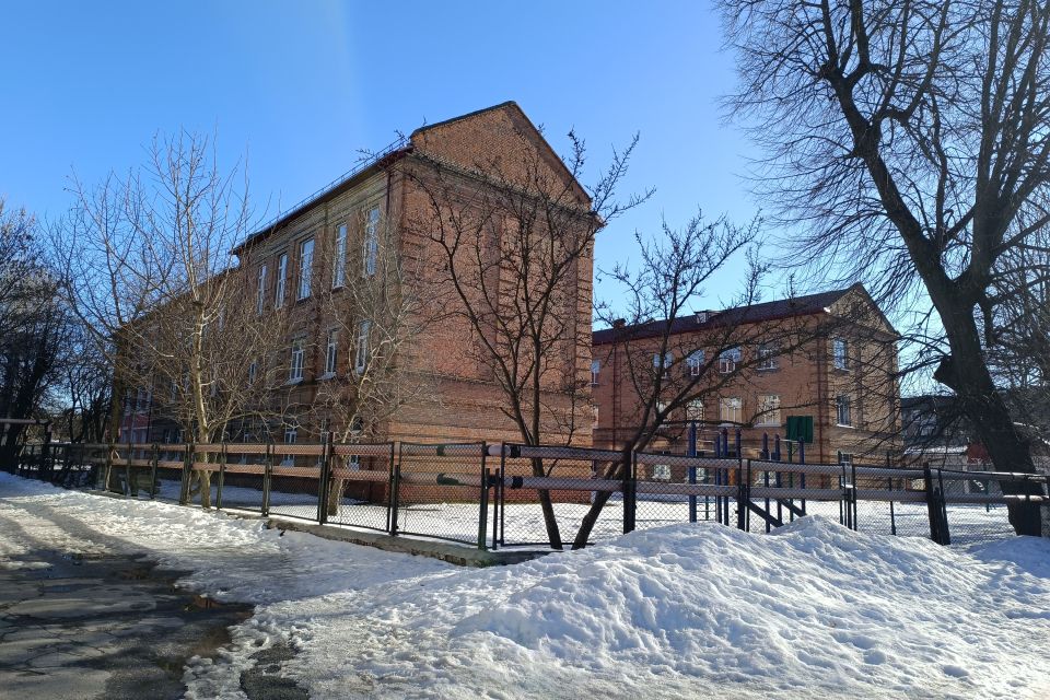 Затопило кабінет із ремонтом і бібліотеку: що не так із дахом першого ліцею — обговорювали на сесії