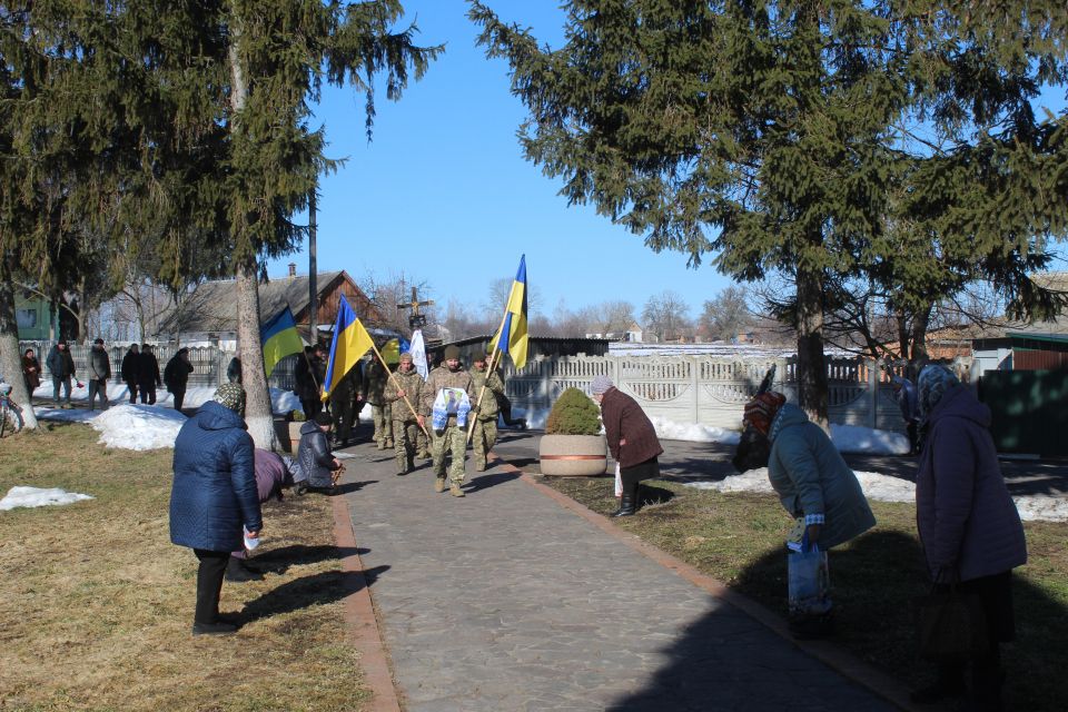 Він пішов на війну добровольцем і з останнього бою більше року добирався додому