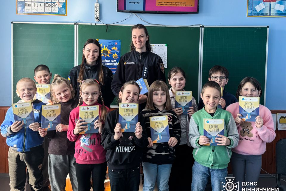 Урок безпеки для учнів 2 класу провели офіцери-рятувальники у Жежелеві