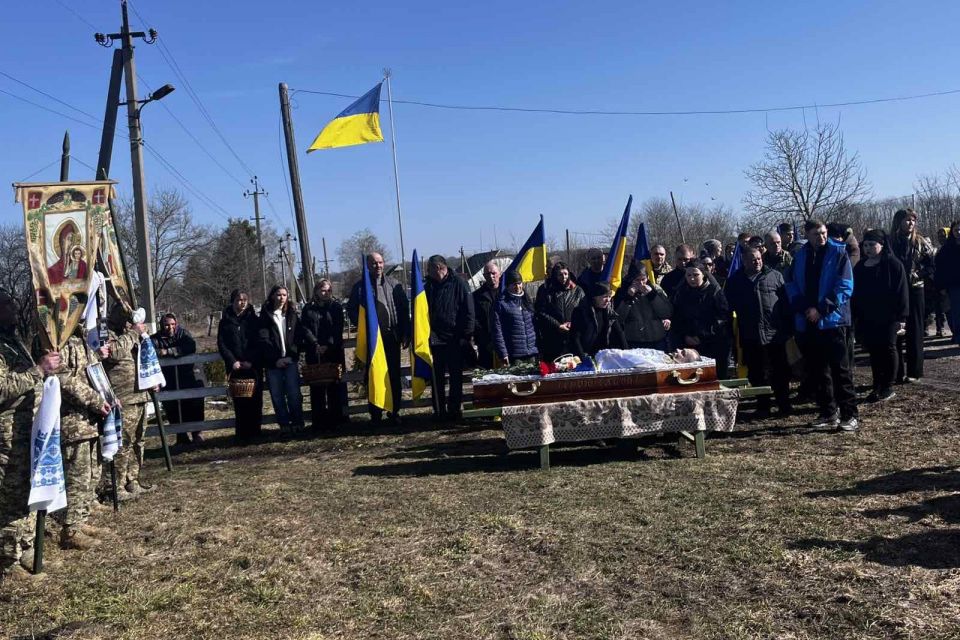 Прощалися з Воїном, який назавжди залишиться у пам’яті мужнім та нескореним