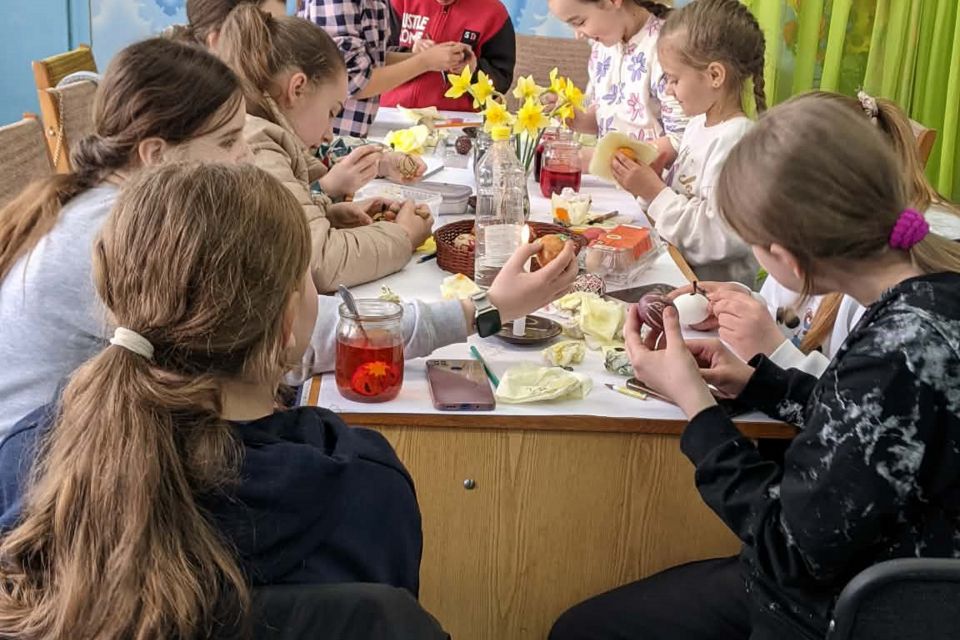 Кожна лінія на яйці — це побажання добра, яке діти створюють власноруч