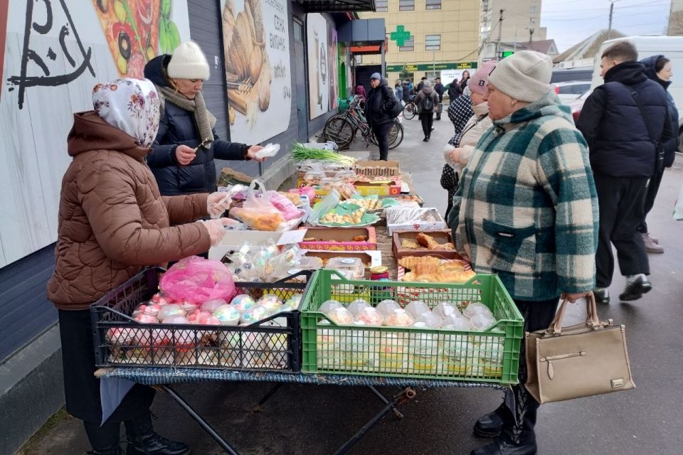 Волонтери-господині з Дубових Махаринців наготували перед Пасхою смакоти