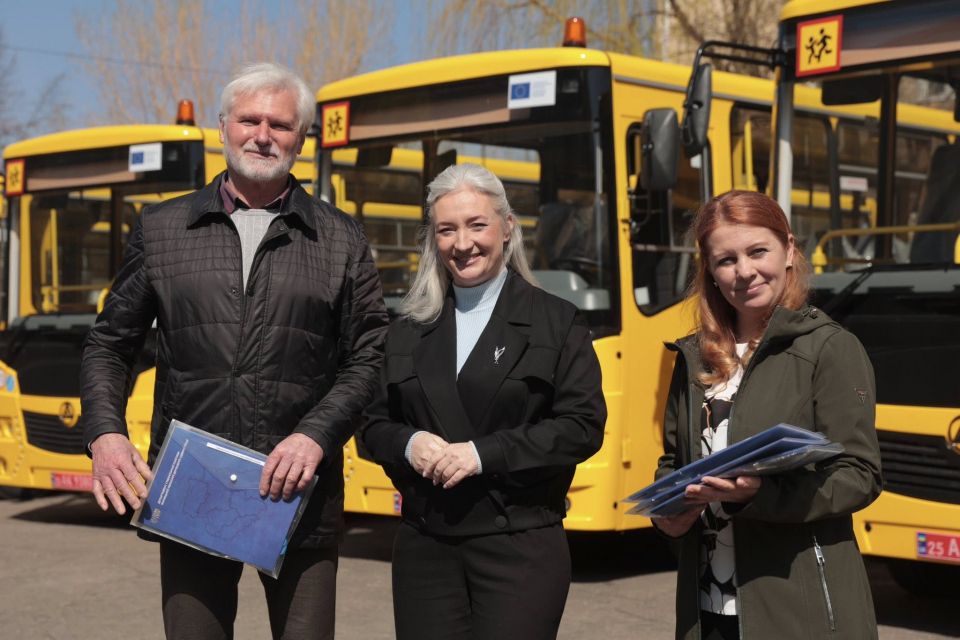 Самгородоцька громада отримала новий шкільний автобус