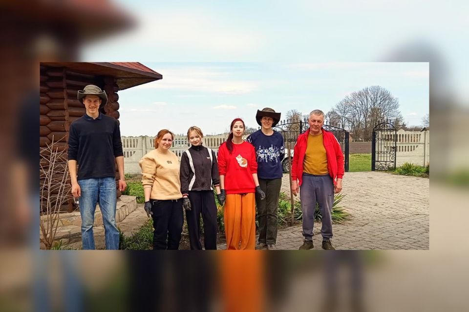 У Зозулинцях активно озеленюють кладовище. Вже висадили понад 50 рослин