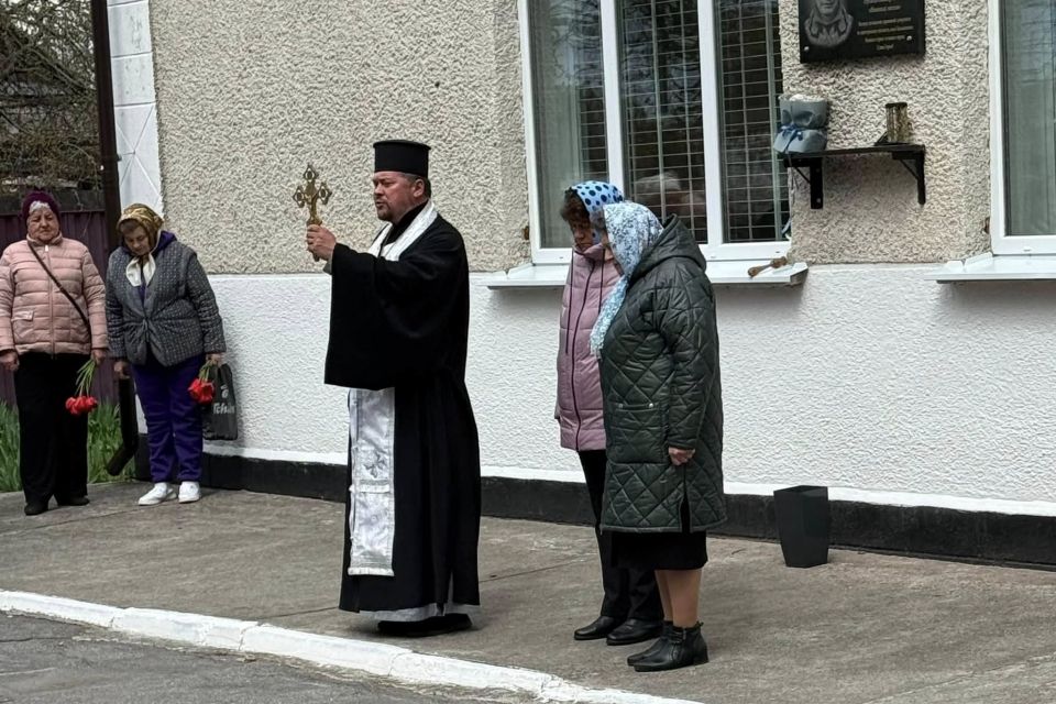 Відкрили меморіальну дошку на честь загиблого Героя Олександра Данилюка