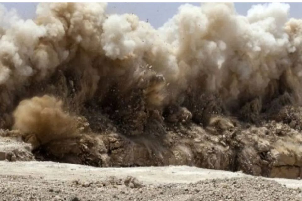 Завтра може бути гучно — підриватимуть граніт на Писарівському родовищі