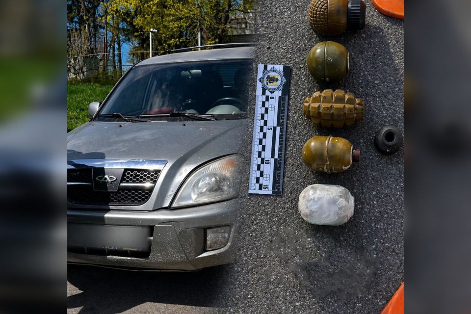 На трасі М-21 зупинили «Chery Tiggo». В авто було шість предметів, схожих на гранати