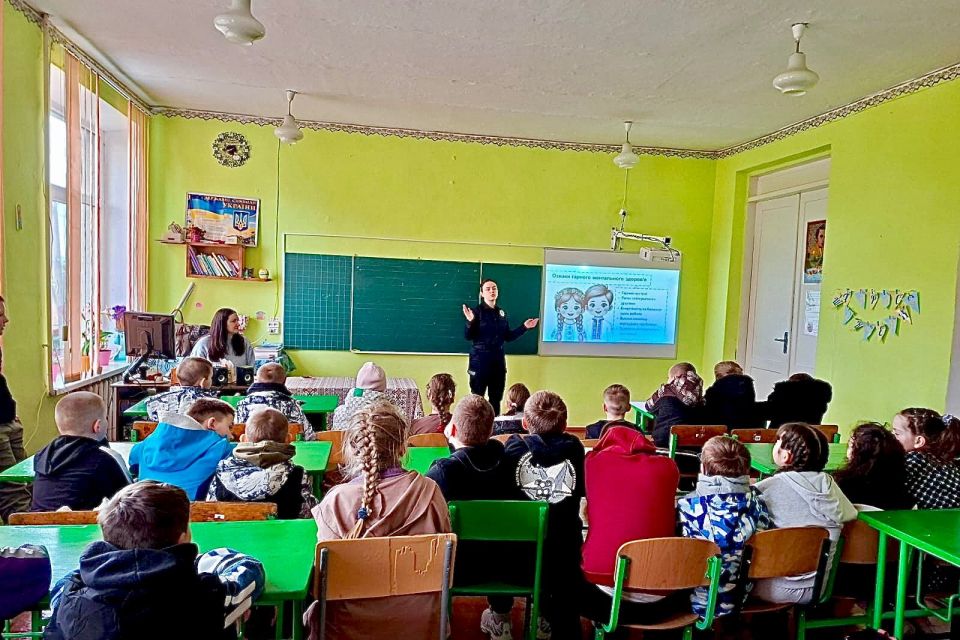 Поліцейські говорили з дітьми про ризики вербування та ментальне здоров'я