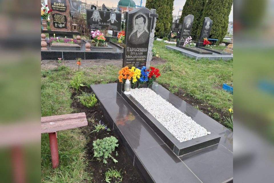 У Непедівці з могили вкрали 35 кілограм каміння