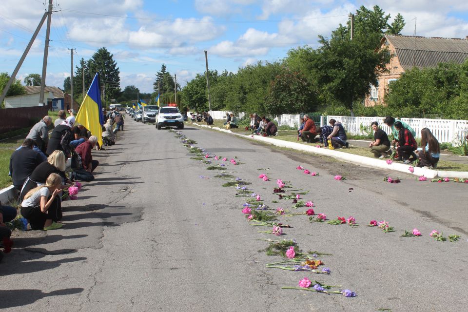 Настя чекала тата на випускний бал, а він, рятуючи побратимів, загинув