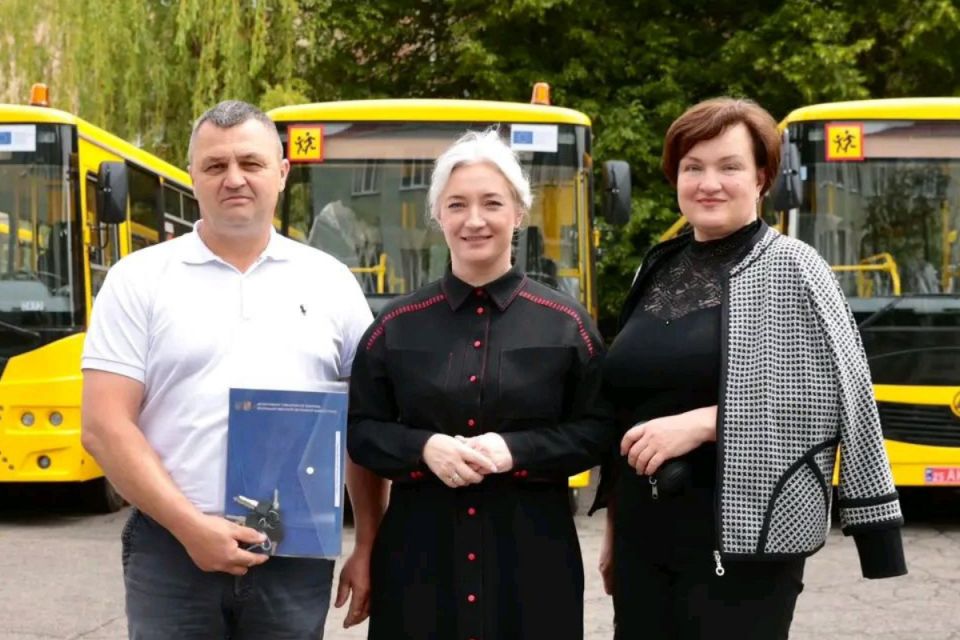 Автопарк Глуховецької громади поповнився сучасним шкільним автобусом
