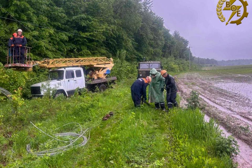 Був посилений режим: як енергетики Вінниччини повертали світло жителям області після негоди