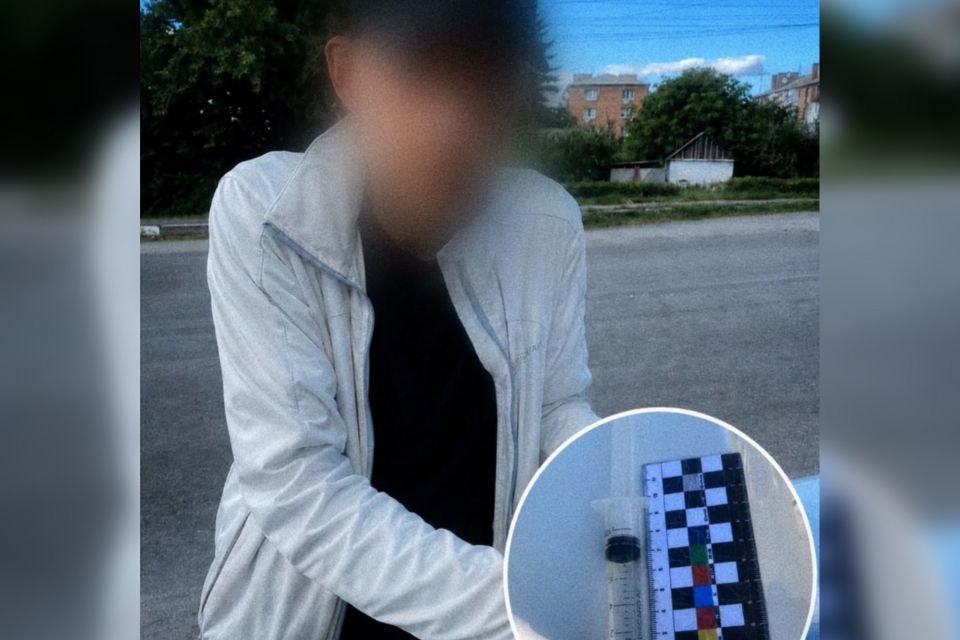 У Козятині патрульні затримали чоловіка. У нього був шприц із підозрілою речовиною