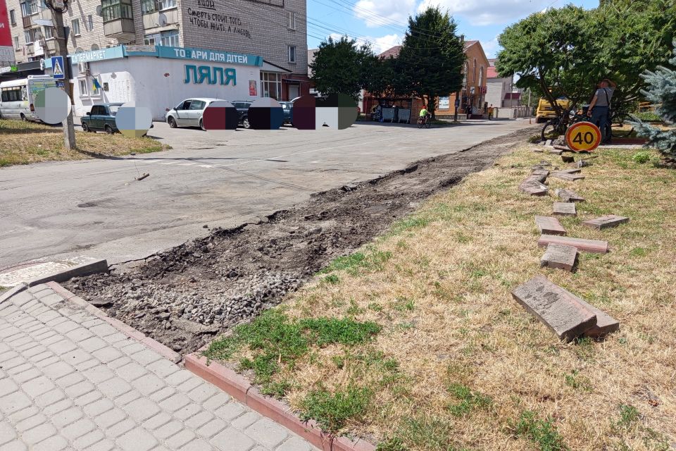 Ремонт доріг у центрі міста, мабуть, почнуть із тротуарів