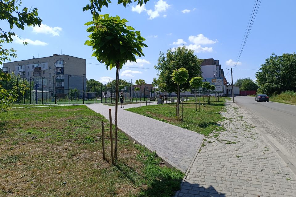 Діти кажуть, тут хороше покриття, краще, ніж на стадіоні