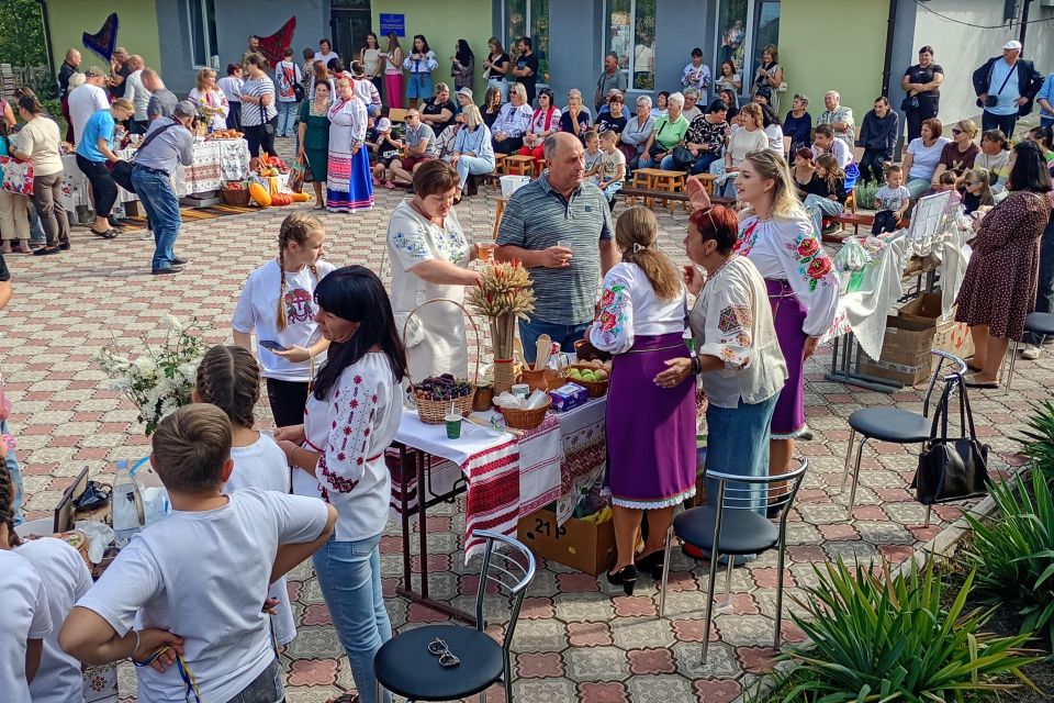 Супер концерт, борщ і каша, яких ще не їли, дзеркало з сюрпризом, покатульки і все це було на ІV народному фестивалі в Пляховій