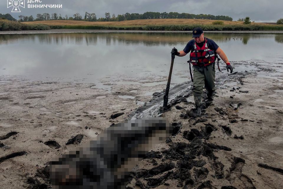 Трагедія на Козятинщині. Зі спущеного ставка рятувальники дістали мертвого чоловіка