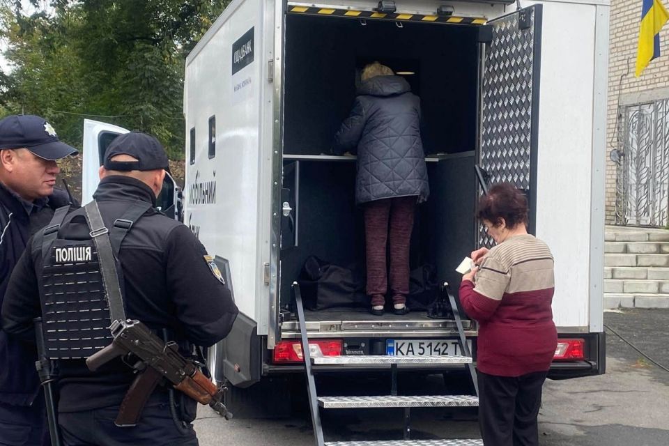 Виїзне відділення Ощадбанку працювало у Самгородку. Повідомили, коли буде наступне