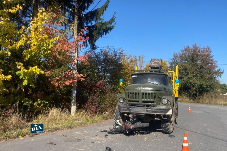 У Хмільницькому районі зіткнулися мотоцикл і ЗІЛ: травмувалися двоє людей