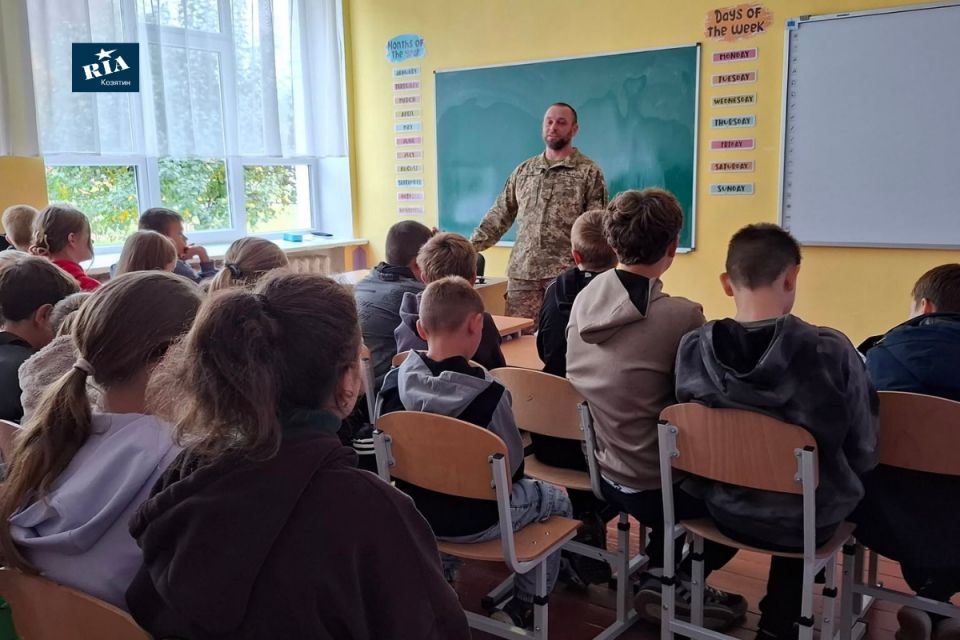 Школярі Кашперівки дізналися про бойові дрони від військового