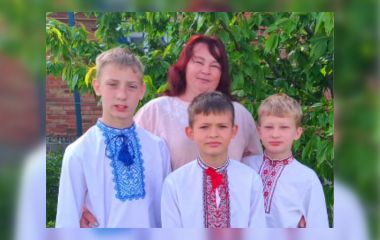 «Хочу сім’ю». Троє братів з Дніпропетровщини знайшли справжню родину у Глухівцях