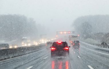 Різке похолодання та мокрий сніг насуваються на Україну