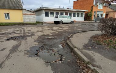 Після водовідведення на Винниченка, схоже, планують робити дорогу і тротуар