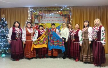 «Жінки нашого краю в барвах української хустки»